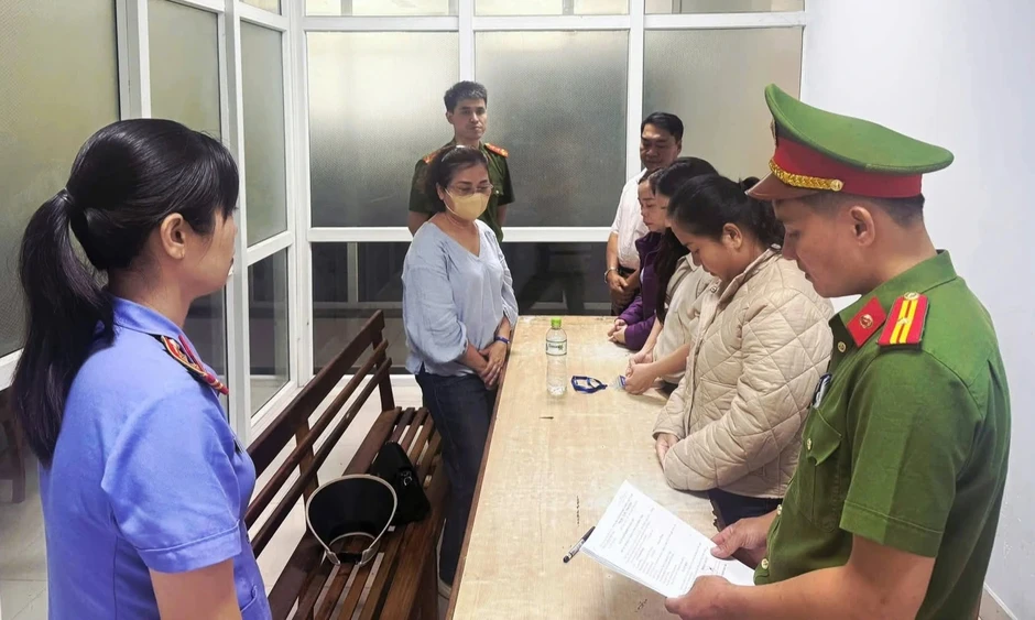 Tham gia mua bán hóa đơn khống hơn 8,9 tỉ đồng, giám đốc xăng dầu bị bắt Tham gia mua bán hóa đơn khống hơn 8,9 tỉ đồng, giám đốc xăng dầu bị bắt