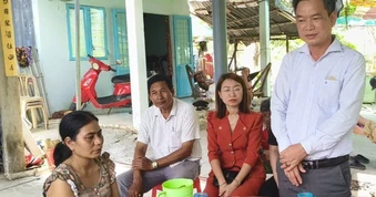 Thăm hỏi, động viên gia đình 2 nạn nhân tử vong do điện giật ở Cà Mau