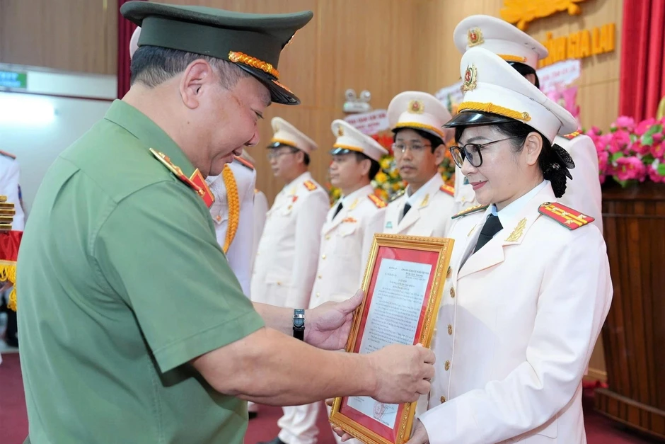 Thăng hàm Đại tá, Thượng tá với 140 cán bộ công an Thăng hàm Đại tá, Thượng tá với 140 cán bộ công an