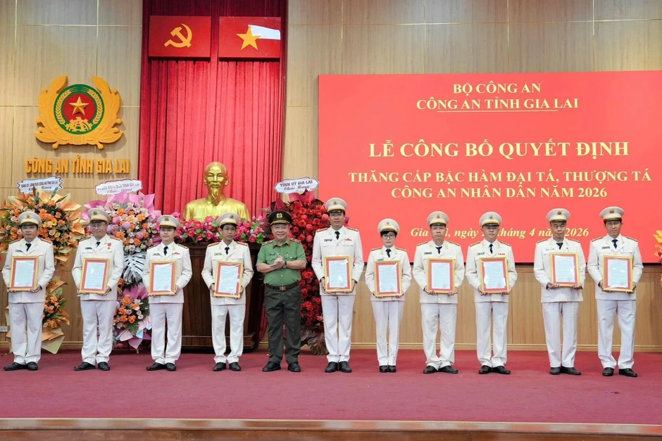 Thăng hàm Đại tá, Thượng tá với 140 cán bộ công an Thăng hàm Đại tá, Thượng tá với 140 cán bộ công an
