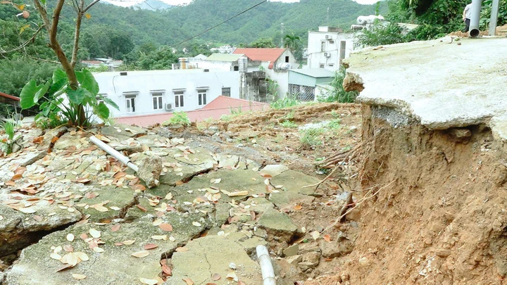 Thanh Hóa công bố tình huống khẩn cấp sạt lở tại 2 khu dân cư Thanh Hóa công bố tình huống khẩn cấp sạt lở tại 2 khu dân cư