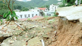 Thanh Hóa công bố tình huống khẩn cấp sạt lở tại 2 khu dân cư