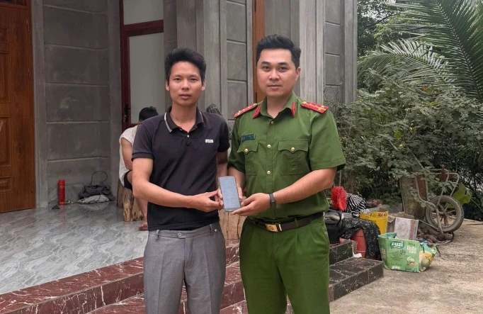 Thanh niên Phú Thọ trả lại 60 triệu đồng cho cô gái Hà Nội chuyển nhầm Thanh niên Phú Thọ trả lại 60 triệu đồng cho cô gái Hà Nội chuyển nhầm