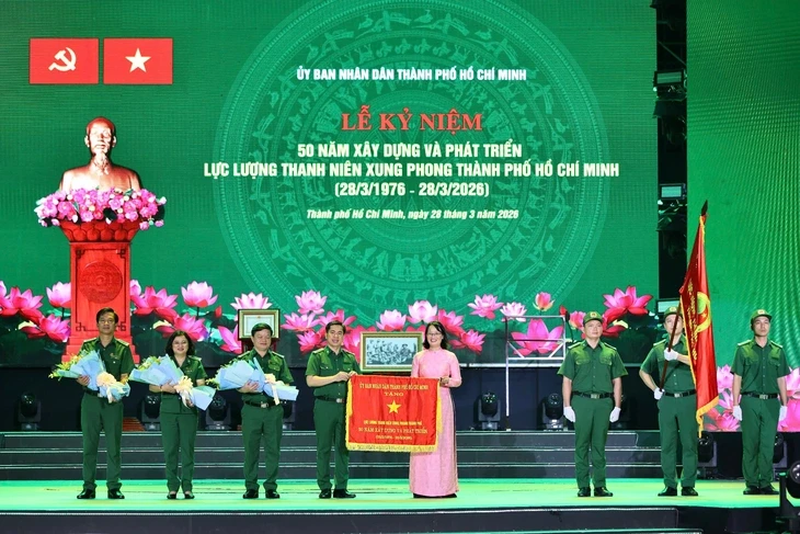 Thanh niên xung phong TP.HCM đón nhận Huân chương Lao động hạng nhất