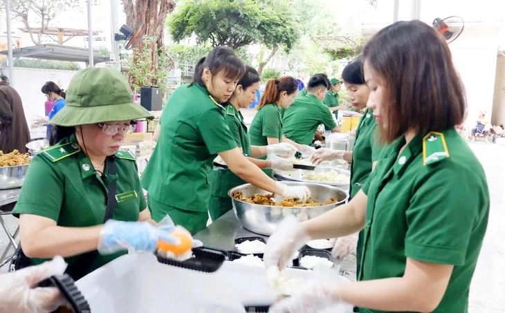 Thanh niên xung phong TP.HCM đón nhận Huân chương Lao động hạng nhất