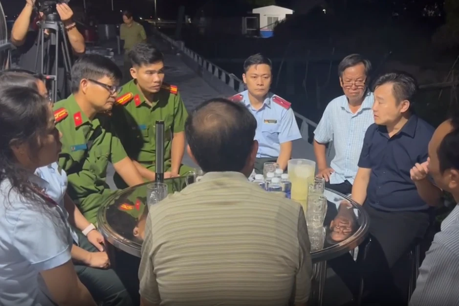 Thanh tra Chính phủ phát hiện đường dây xăng dầu lậu từ Campuchia về Việt Nam Thanh tra Chính phủ phát hiện đường dây xăng dầu lậu từ Campuchia về Việt Nam