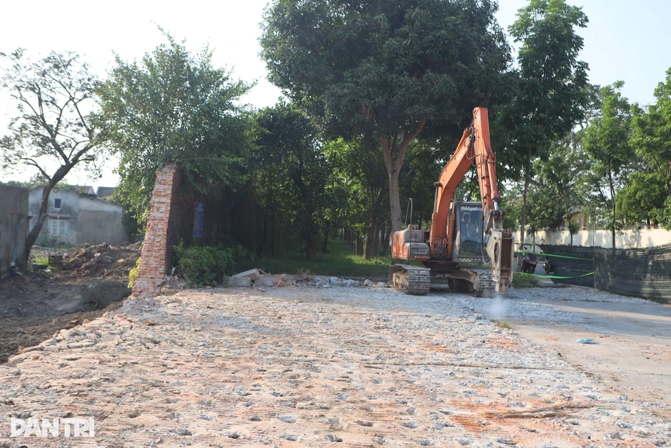 Tháo dỡ “bức tường ô nhục” do Pháp xây dựng năm 1884 trong Kinh thành Huế