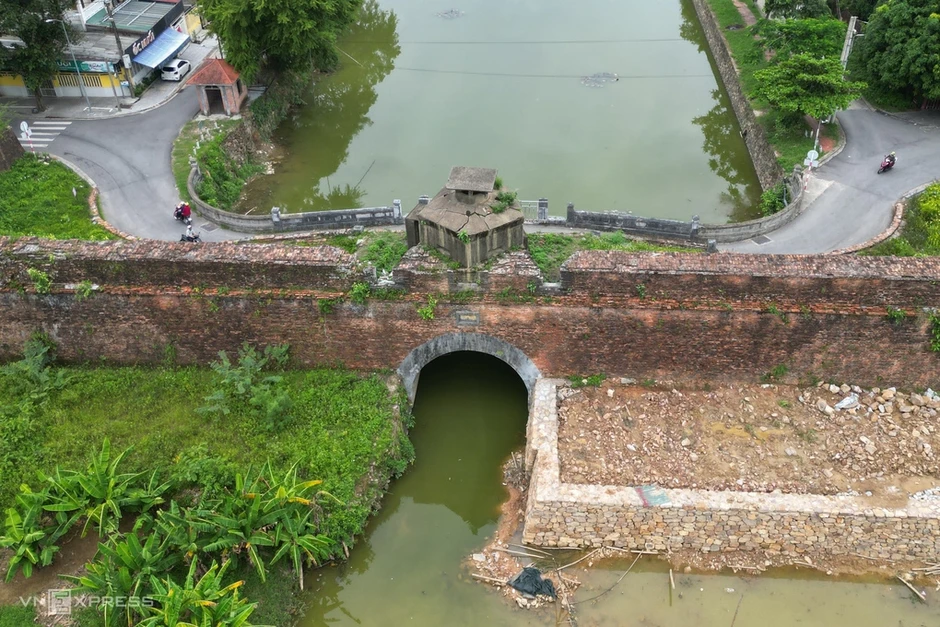 Tháo dỡ lô cốt trong kinh thành Huế Tháo dỡ lô cốt trong kinh thành Huế