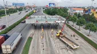 Tháo dỡ trạm thu phí cầu Đồng Nai sau 6 năm dừng hoạt động