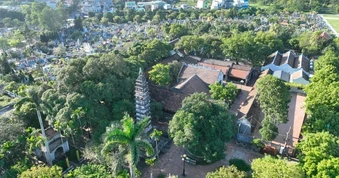 Tháp chùa Phổ Minh 700 năm tuổi in trên tờ tiền 100 đồng