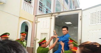 Thắt chặt an ninh tại phiên tòa xét xử vụ cướp ngân hàng ở Gia Lai