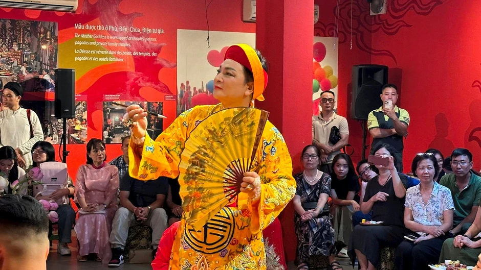 Thay đổi những “lệch chuẩn” trong thực hành tín ngưỡng thờ Mẫu Thay đổi những “lệch chuẩn” trong thực hành tín ngưỡng thờ Mẫu