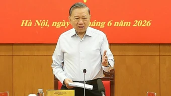 'Thay thế cán bộ yếu kém, có biểu hiện tham nhũng'