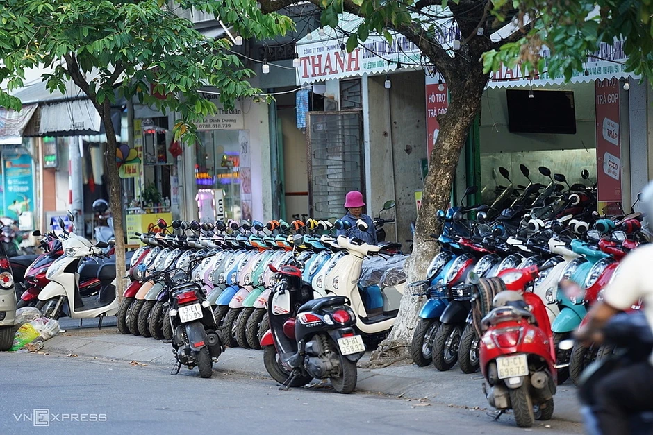 'Thay vì cấm, nên sắp xếp kinh doanh trên vỉa hè một cách hợp lý' 'Thay vì cấm, nên sắp xếp kinh doanh trên vỉa hè một cách hợp lý'