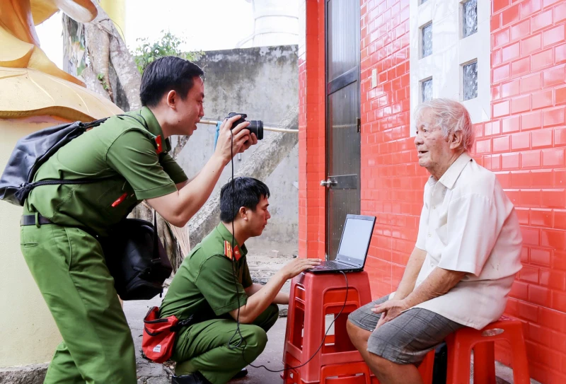 Thẻ căn cước - điểm tựa cho những mảnh đời gian khó Thẻ căn cước - điểm tựa cho những mảnh đời gian khó