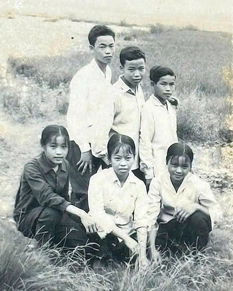 Thêm manh mối về liệt sĩ từ bức hình tìm thấy trong mộ tập thể ở Đồng Nai Thêm manh mối về liệt sĩ từ bức hình tìm thấy trong mộ tập thể ở Đồng Nai