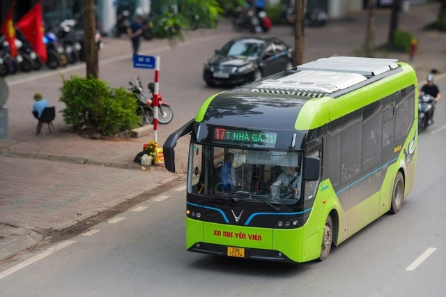 Thêm nhiều xe buýt điện lăn bánh trên đường phố Hà Nội, gồm những tuyến nào? Thêm nhiều xe buýt điện lăn bánh trên đường phố Hà Nội, gồm những tuyến nào?