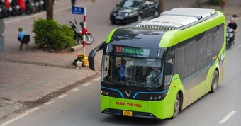 Thêm nhiều xe buýt điện lăn bánh trên đường phố Hà Nội, gồm những tuyến nào?