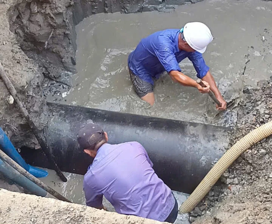 Thi công đèn khoan nhầm ống nước, ảnh hưởng hơn 20.000 hộ dân Thi công đèn khoan nhầm ống nước, ảnh hưởng hơn 20.000 hộ dân