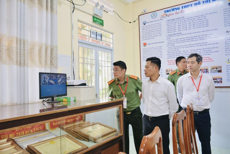 Thi tốt nghiệp THPT 2026: Cảnh báo gian lận công nghệ cao Thi tốt nghiệp THPT 2026: Cảnh báo gian lận công nghệ cao