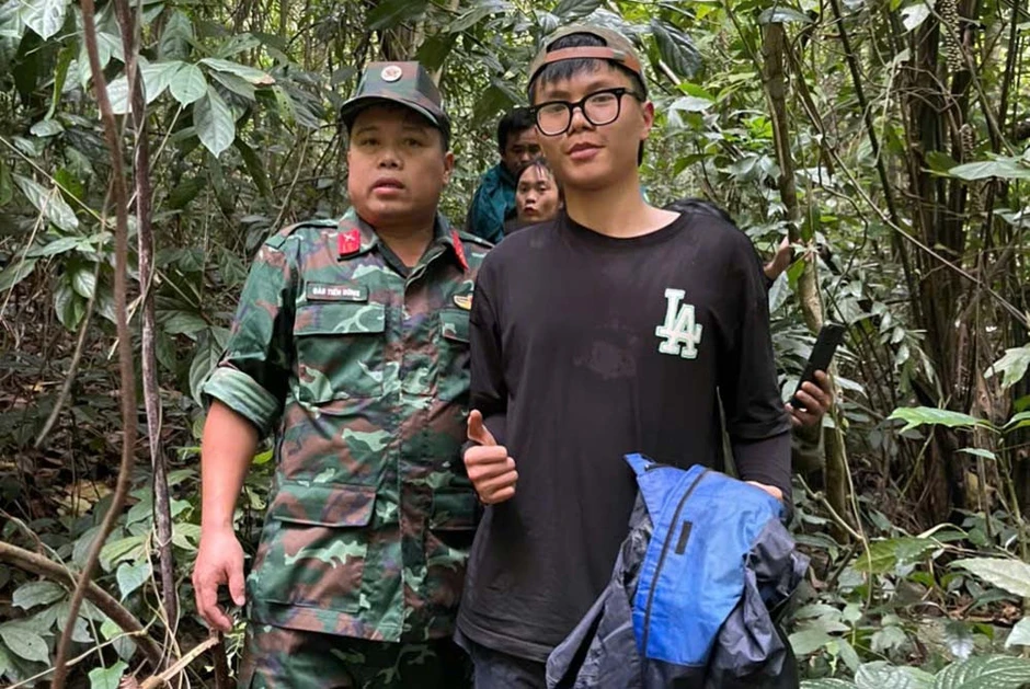 Thiết bị cầm tay của Trung úy quân đội cứu sống nam sinh 19 tuổi lạc ở rừng Tam Đảo Thiết bị cầm tay của Trung úy quân đội cứu sống nam sinh 19 tuổi lạc ở rừng Tam Đảo