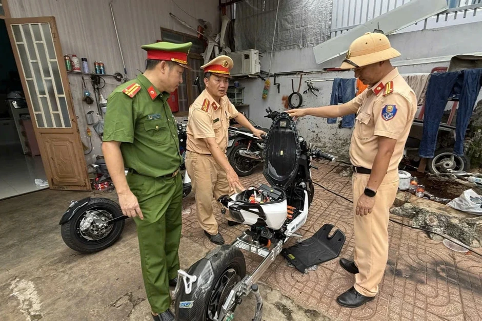 Thiếu niên 15 tuổi tự chế xe đạp điện đạt tốc độ 100km/h