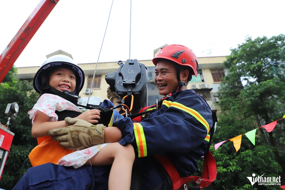 Thiếu tướng Dương Đức Hải: Chuyển tuyên truyền PCCC từ nhắc nhở sang truyền cảm hứng Thiếu tướng Dương Đức Hải: Chuyển tuyên truyền PCCC từ nhắc nhở sang truyền cảm hứng
