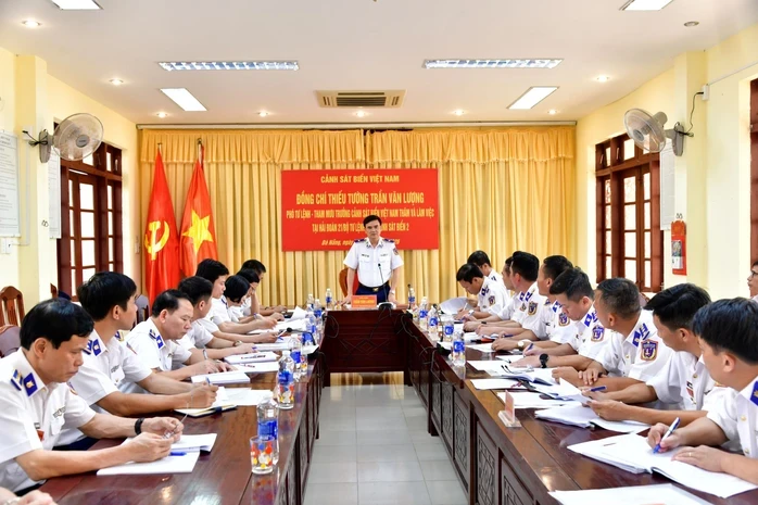 Thiếu tướng Trần Văn Lượng kiểm tra, làm việc tại Vùng Cảnh sát biển 2 Thiếu tướng Trần Văn Lượng kiểm tra, làm việc tại Vùng Cảnh sát biển 2