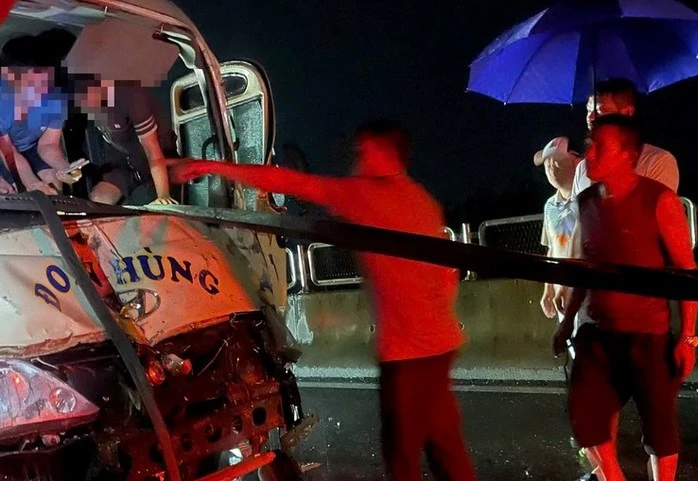 Thông tin mới vụ tai nạn liên hoàn trên cao tốc khiến 15 người bị thương Thông tin mới vụ tai nạn liên hoàn trên cao tốc khiến 15 người bị thương