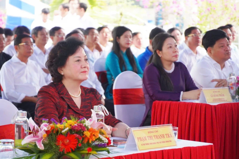 Thu hẹp khoảng cách vùng miền, xây dựng cột mốc mềm về giáo dục vùng biên Thu hẹp khoảng cách vùng miền, xây dựng cột mốc mềm về giáo dục vùng biên