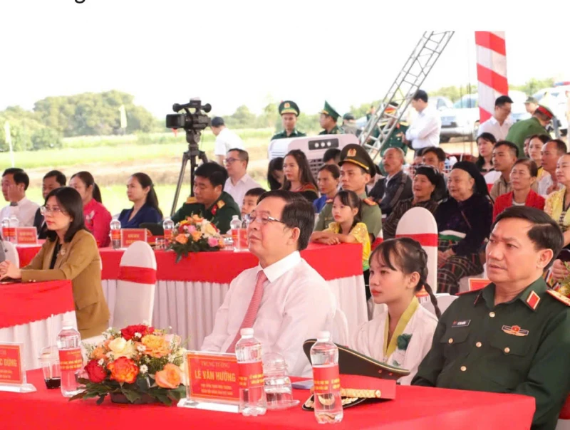 Thu hẹp khoảng cách vùng miền, xây dựng cột mốc mềm về giáo dục vùng biên Thu hẹp khoảng cách vùng miền, xây dựng cột mốc mềm về giáo dục vùng biên