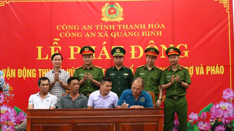 Thu hồi vũ khí góp phần “làm sạch” nguy cơ tiềm ẩn từ cơ sở Thu hồi vũ khí góp phần “làm sạch” nguy cơ tiềm ẩn từ cơ sở