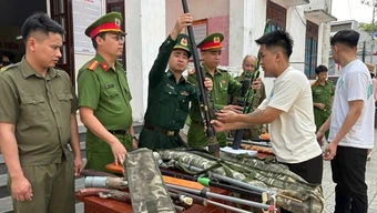 Thu hồi vũ khí góp phần “làm sạch” nguy cơ tiềm ẩn từ cơ sở