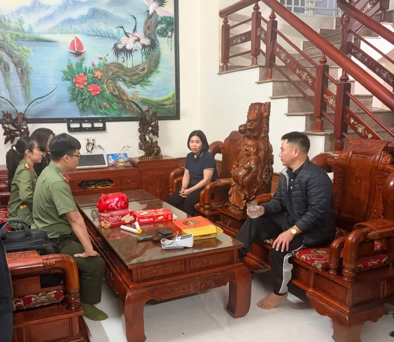 Thư khen Cục Quản lý xuất nhập cảnh triệt phá đường dây tổ chức cho người khác trốn đi nước ngoài Thư khen Cục Quản lý xuất nhập cảnh triệt phá đường dây tổ chức cho người khác trốn đi nước ngoài