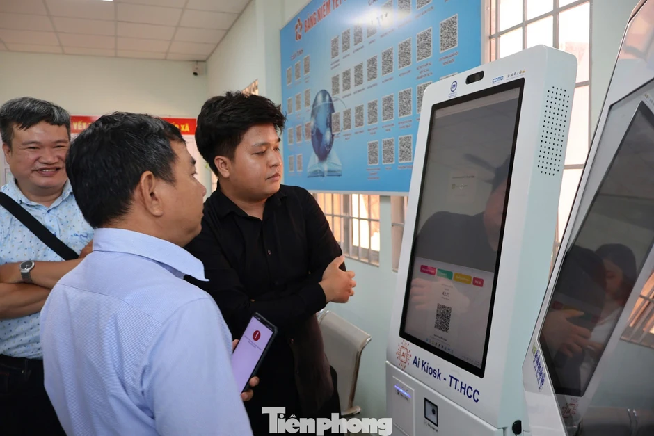 Thử nghiệm robot lễ tân, AI giải quyết thủ tục ngoài giờ hành chính Thử nghiệm robot lễ tân, AI giải quyết thủ tục ngoài giờ hành chính