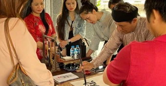 Thư pháp miễn phí tại Hồ Văn - Văn Miếu Quốc Tử Giám từ nay đến 3 / 5 / 2026