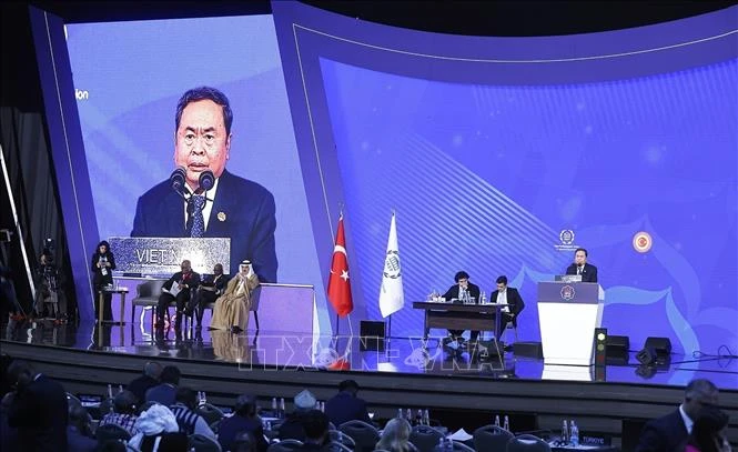 Thứ trưởng Ngoại giao Đặng Hoàng Giang trả lời phỏng vấn về kết quả chuyển công tác của Chủ tịch Quốc hội Trần Thanh Mẫn Thứ trưởng Ngoại giao Đặng Hoàng Giang trả lời phỏng vấn về kết quả chuyển công tác của Chủ tịch Quốc hội Trần Thanh Mẫn