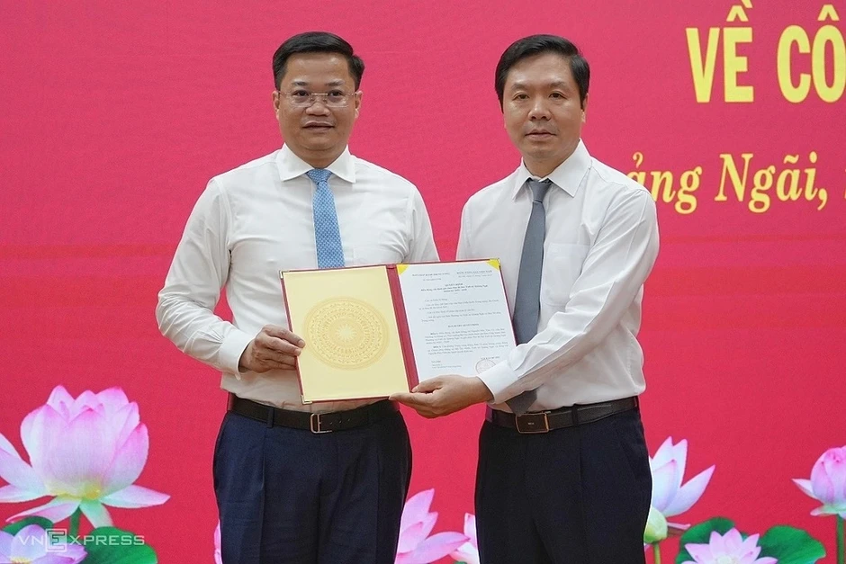 Thứ trưởng Tài chính được giới thiệu để bầu Chủ tịch UBND tỉnh Quảng Ngãi Thứ trưởng Tài chính được giới thiệu để bầu Chủ tịch UBND tỉnh Quảng Ngãi