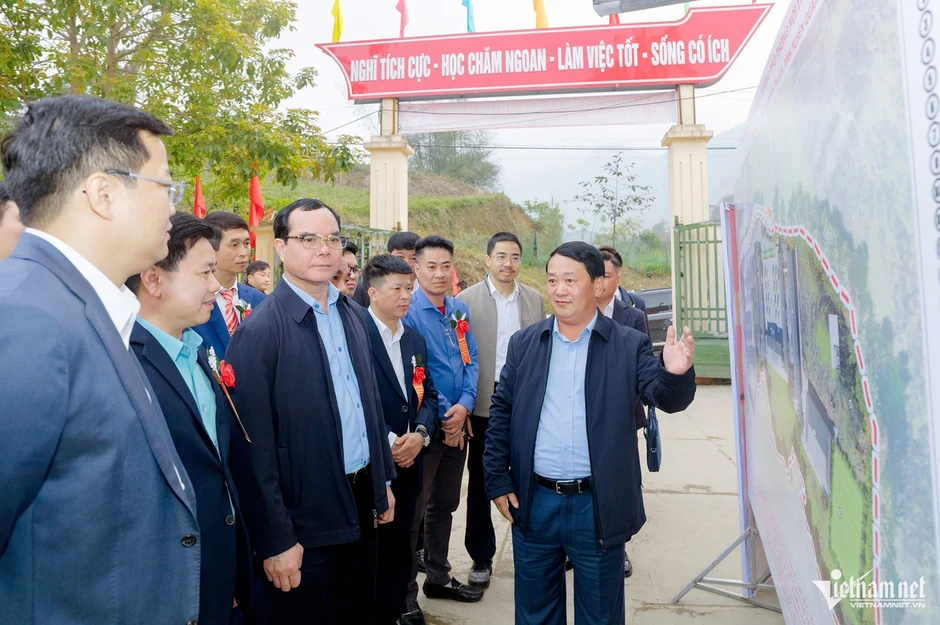 Thứ trưởng thường trực Bộ Dân tộc và Tôn giáo dự khởi công trường nội trú liên cấp tại Tuyên Quang Thứ trưởng thường trực Bộ Dân tộc và Tôn giáo dự khởi công trường nội trú liên cấp tại Tuyên Quang