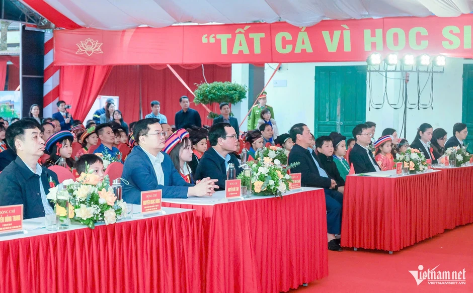 Thứ trưởng thường trực Bộ Dân tộc và Tôn giáo dự khởi công trường nội trú liên cấp tại Tuyên Quang Thứ trưởng thường trực Bộ Dân tộc và Tôn giáo dự khởi công trường nội trú liên cấp tại Tuyên Quang