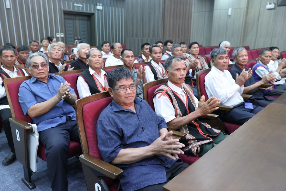 Thứ trưởng Y Thông gặp mặt đại biểu người có uy tín các tỉnh Quảng Ngãi, Gia Lai Thứ trưởng Y Thông gặp mặt đại biểu người có uy tín các tỉnh Quảng Ngãi, Gia Lai