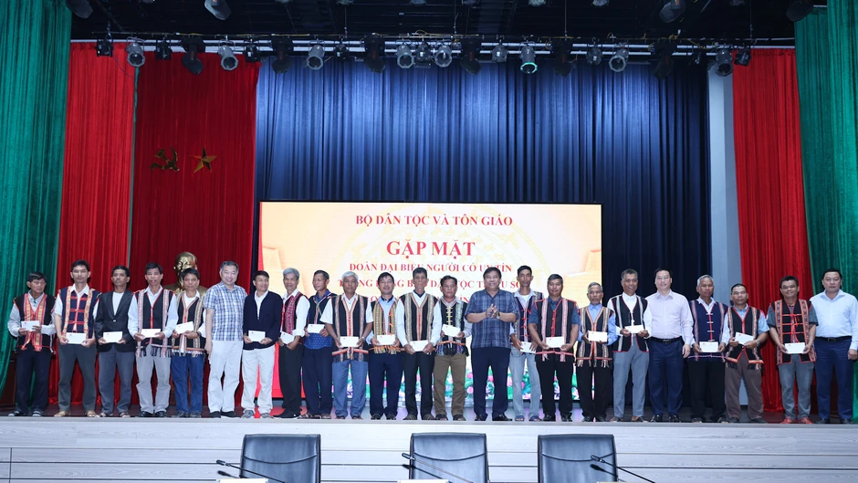 Thứ trưởng Y Thông gặp mặt đại biểu người có uy tín các tỉnh Quảng Ngãi, Gia Lai Thứ trưởng Y Thông gặp mặt đại biểu người có uy tín các tỉnh Quảng Ngãi, Gia Lai