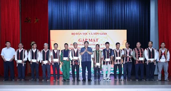 Thứ trưởng Y Thông gặp mặt đại biểu người có uy tín các tỉnh Quảng Ngãi, Gia Lai