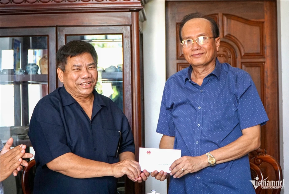 Thứ trưởng Y Thông trao quà Tết, gửi lời chúc tới đồng bào Khmer ở An Giang Thứ trưởng Y Thông trao quà Tết, gửi lời chúc tới đồng bào Khmer ở An Giang