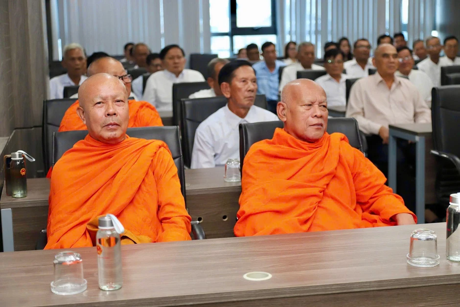Thứ trưởng Y Vinh Tơr: Người có uy tín tiếp tục là tấm gương sáng tại cộng đồng Thứ trưởng Y Vinh Tơr: Người có uy tín tiếp tục là tấm gương sáng tại cộng đồng