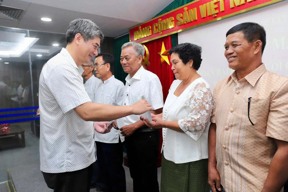 Thứ trưởng Y Vinh Tơr: Người có uy tín tiếp tục là tấm gương sáng tại cộng đồng Thứ trưởng Y Vinh Tơr: Người có uy tín tiếp tục là tấm gương sáng tại cộng đồng