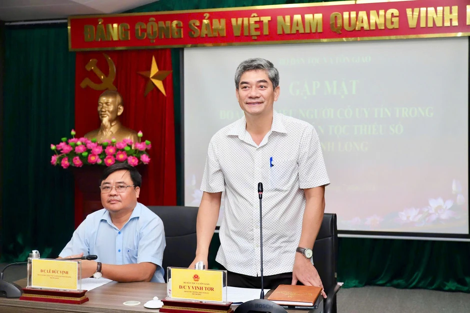 Thứ trưởng Y Vinh Tơr: Người có uy tín tiếp tục là tấm gương sáng tại cộng đồng Thứ trưởng Y Vinh Tơr: Người có uy tín tiếp tục là tấm gương sáng tại cộng đồng