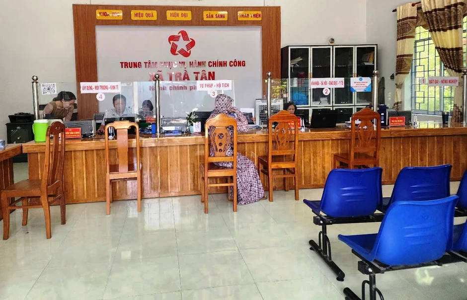 Thủ tục gọn, dân lợi: Khi chính quyền không còn khoảng cách Thủ tục gọn, dân lợi: Khi chính quyền không còn khoảng cách
