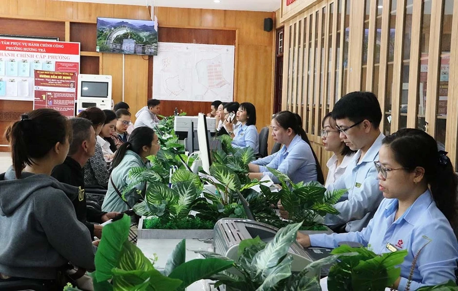 Thủ tục gọn, dân lợi: Khi chính quyền không còn khoảng cách Thủ tục gọn, dân lợi: Khi chính quyền không còn khoảng cách