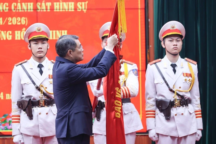 Thủ tướng: Cảnh sát hình sự không chỉ giỏi 'đánh án', mà còn giỏi vận động quần chúng Thủ tướng: Cảnh sát hình sự không chỉ giỏi 'đánh án', mà còn giỏi vận động quần chúng